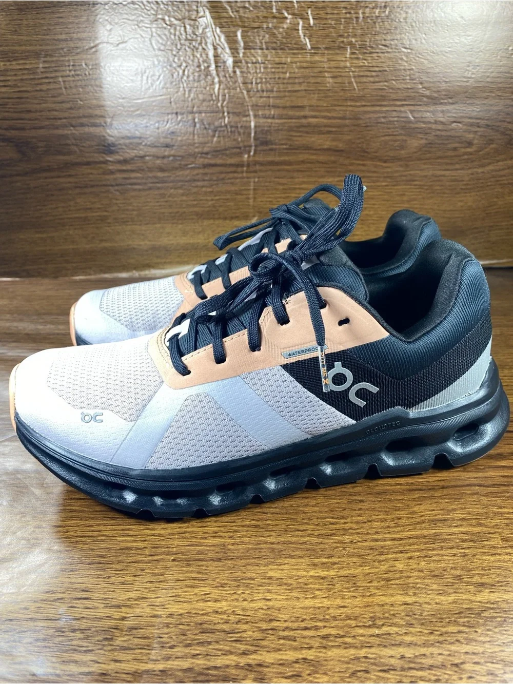 On Cloud Runner waterproof women’s shoe size 7